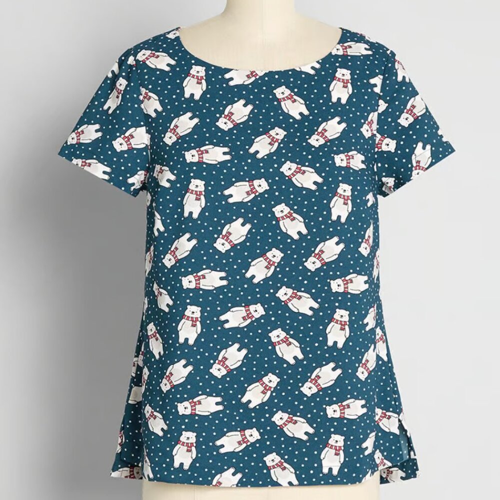 Delightful Demeanor Festive Holiday Polar Bear Blouse Top Large